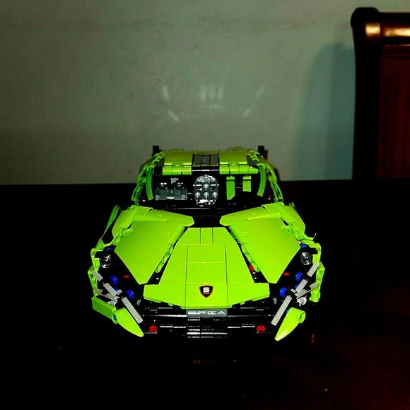Lego technic Lamborghini Green motorized system - Picture 3 of 4